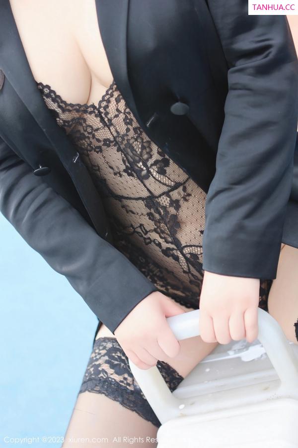 王格 王婉悠 [XiuRen]高清写真图 2023.05.26 No.6805 王婉悠Queen 黑丝美臀第32张图片